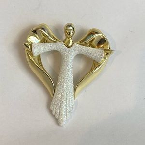 Vintage‎ angelic angel CWC gold toned Brooch